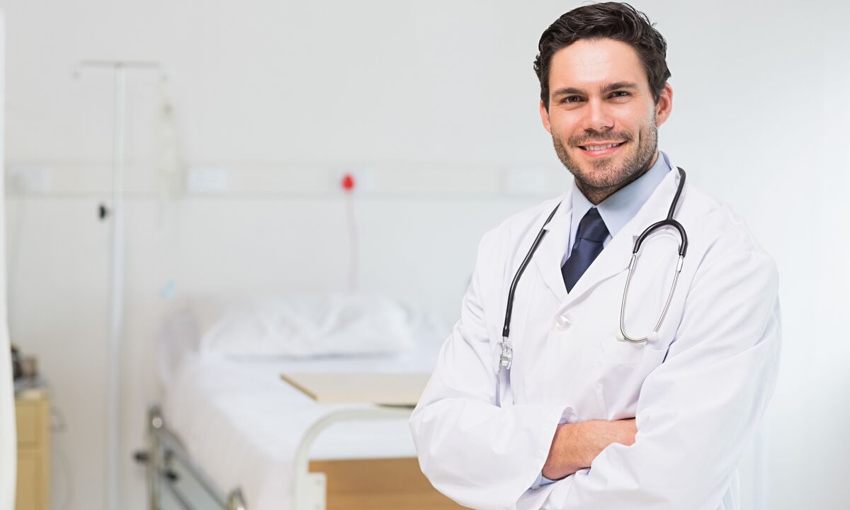 The doctor predicts medicines for the treatment of prostatitis based on the result of analyzes